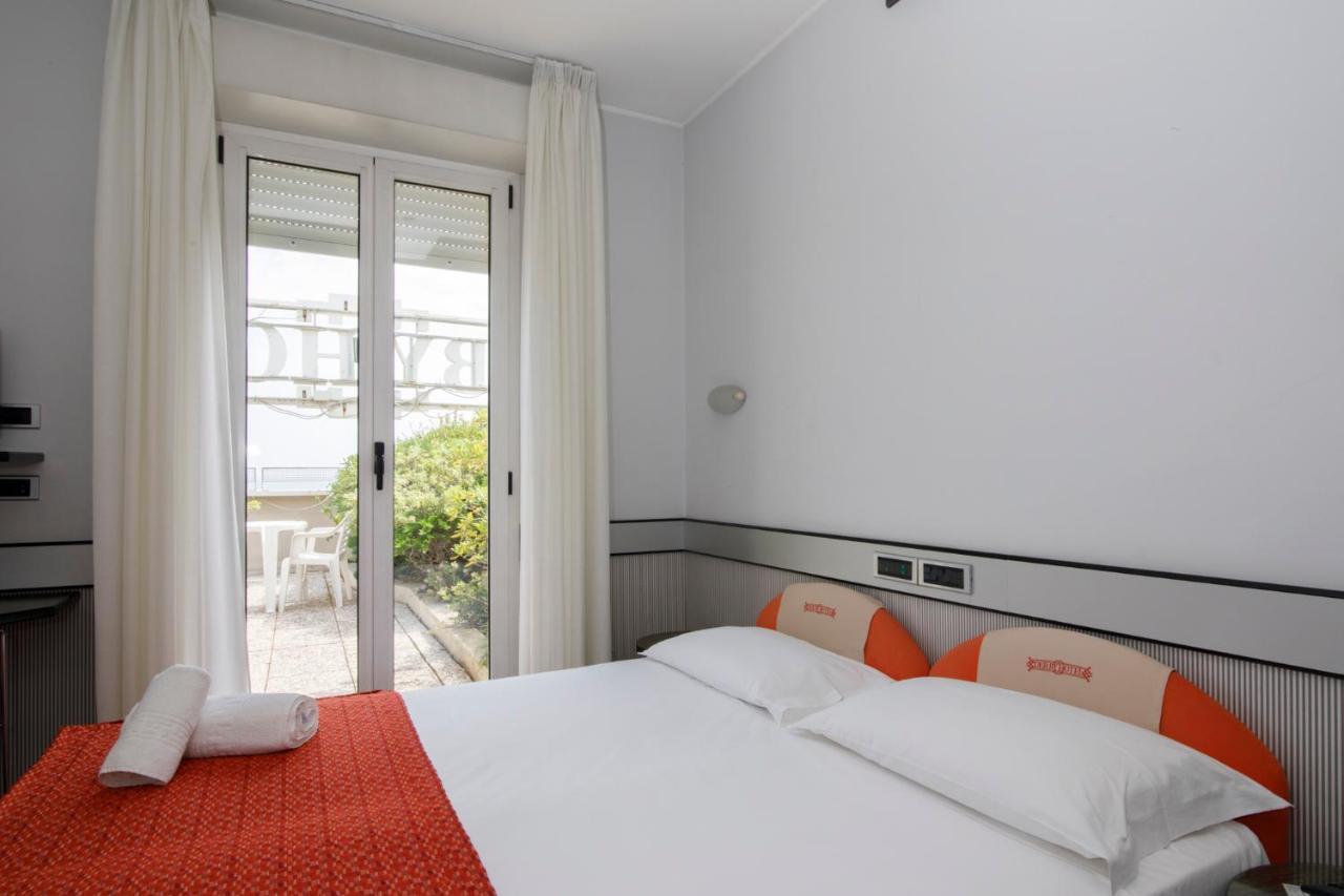 Hotel Derby Римини Экстерьер фото